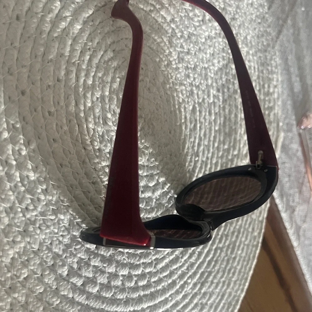 Balenciaga Black and Red Sunglasses - Picture 2 of 7
